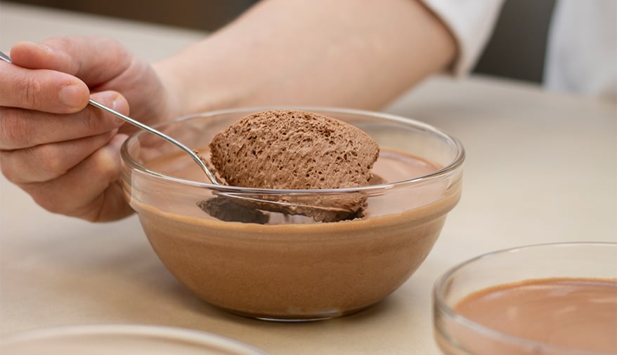 How to Make Chocolate Mousse (Science of Stabilizing Foams) - FoodCrumbles